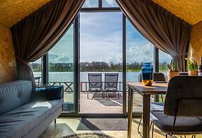 Waterfront Chalet for 6 in Kampen