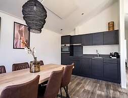 Waterfront Chalet for 6 in Kampen