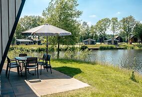 Waterfront Chalet for 6 in Kampen