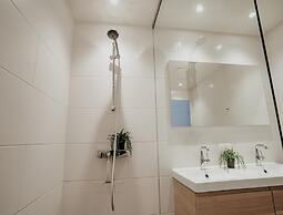 Waterside Escape With Easy Access