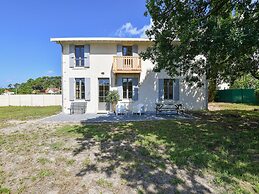 Villa in Lanton Near the Beach With Harbour View