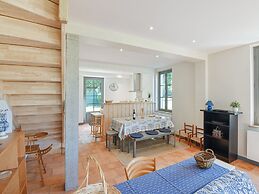 Villa in Lanton Near the Beach With Harbour View