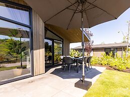 Chalet by Pond in Holiday Park
