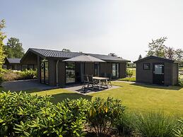 Chalet by Pond in Holiday Park