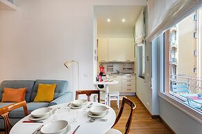 Light Apartment in Albaro