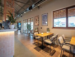Villa by Lake Veere With Modern Amenities