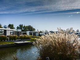 Veluwemeer Chalet With Microwave