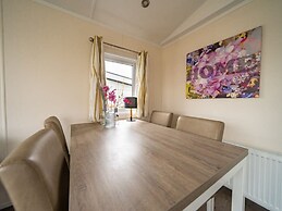 Veluwemeer Chalet With Microwave