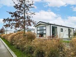 Veluwemeer Chalet With Microwave