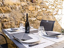 Vineyards & Village Stay