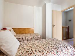Vineyards & Village Stay