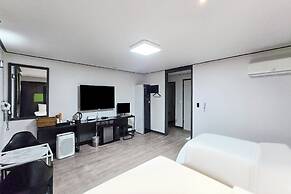 Osan J Hotel