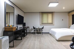 Osan J Hotel