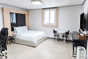 Osan J Hotel