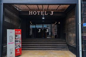 Osan J Hotel