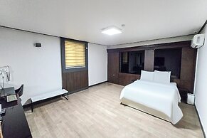 Osan J Hotel
