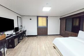 Osan J Hotel