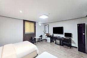 Osan J Hotel