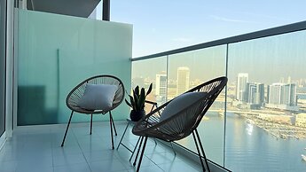 Canal View 1BR Near Dubai Mall