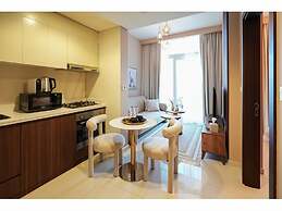 Canal View 1BR Near Dubai Mall
