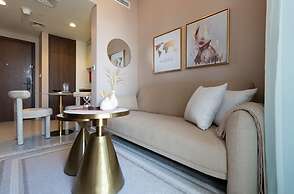 Canal View 1BR Near Dubai Mall