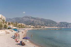 Villa w/ Palm Trees & Pool
