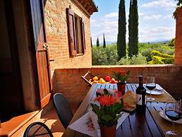 Cornflower apt With Shared Pool