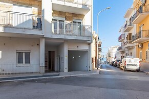 Marina Apartment 100m From Sea