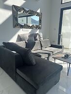 Hermes Penthouse Apartment With Mountain View
