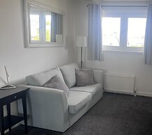 2 Bed Flat - Sleeps 4 - Pets - Parking - Wifi