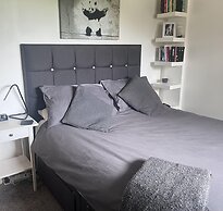 2 Bed Flat - Sleeps 4 - Pets - Parking - Wifi