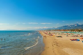 Bedo House Beach Front