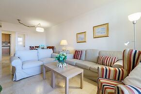 La Paloma With Pool in Costa del Sol