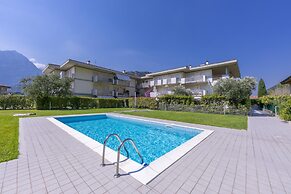 Torbole Relax Pool Balcony Apartment 2