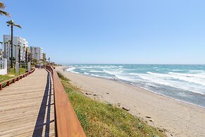 Puerta Del Mar Beachfront And Pool