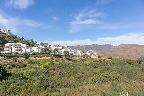 Apt Mairena Forest sea View Pool