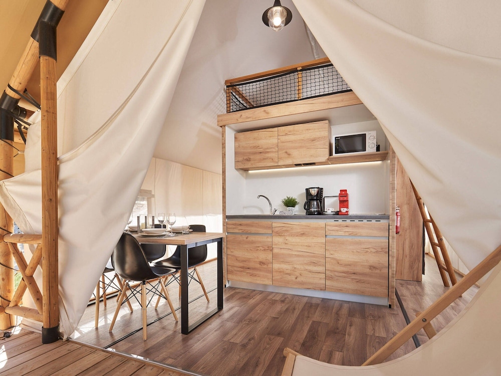 Nice Tent Lodge With Veranda