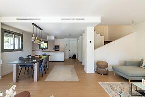 Inviting 3-bed House in Mijas