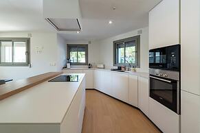 Inviting 3-bed House in Mijas