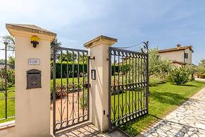 Villa Pallina With Pool