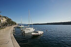 Rossella Lake View in Salo