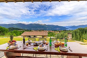 Oasi di Castelveccana Apt Pool and View