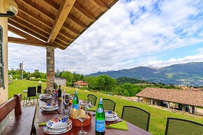 Oasi di Castelveccana Apt Pool and View