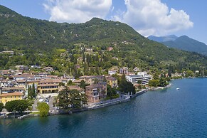 Villa Alberti 900m From Garda Lake