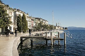 Villa Alberti 900m From Garda Lake