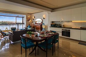 Magnificent Seafront Apartment Sliema