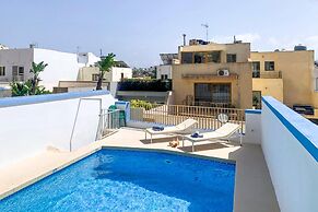 Merill Pool and Sea Charming Apart 4
