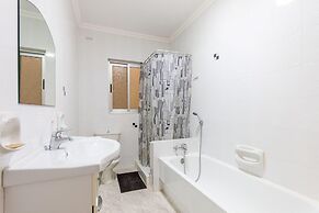 Merill Pool and Sea Charming Apart 4