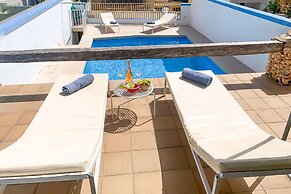 Merill Pool and Sea Charming Apart 4
