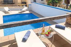 Merill Pool and Sea Charming Apart 4